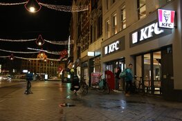 't Is Stil in Amsterdam: Slechts een enkeling laat zich zien in centrum, Centraal Station uitgestorven