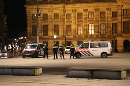 't Is Stil in Amsterdam: Slechts een enkeling laat zich zien in centrum, Centraal Station uitgestorven