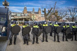 Politie maakt eind aan demonstratie Museumplein, dertig aanhoudingen
