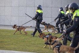 Politie maakt eind aan demonstratie Museumplein, dertig aanhoudingen