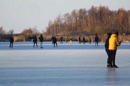 Volop schaatsers in en rondom Het Twiske ondanks waarschuwingen