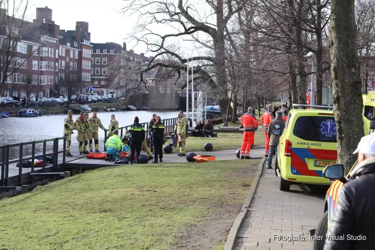 Persoon uit water gered door brandweer