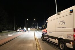 Auto over de kop geslagen op Kromwijkdreef in Zuidoost