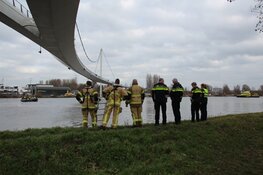 Hulpverleners moeten man reanimeren die te water raakt bij Nesciobrug