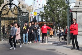 Extra toezicht in Vondelpark: zij-ingangen afgesloten