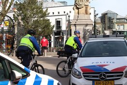 Extra toezicht in Vondelpark: zij-ingangen afgesloten