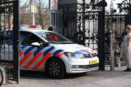 Extra toezicht in Vondelpark: zij-ingangen afgesloten