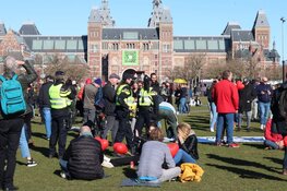 Steeds drukker op Museumplein, opnieuw noodbevel afgekondigd