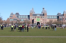 Steeds drukker op Museumplein, opnieuw noodbevel afgekondigd