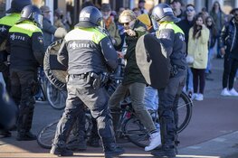 Aanhoudingen op Museumplein bij demonstratie tegen coronamaatregelen