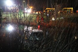 Auto te water in Nieuw-West, duikteam ingezet