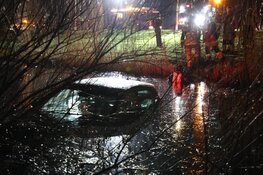 Auto te water in Nieuw-West, duikteam ingezet
