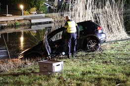 Auto te water in Nieuw-West, duikteam ingezet