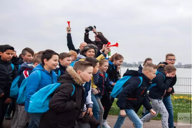 Meer dan vijftienduizend kinderen wandelen in maart voor water in Afrika, dit jaar via geheel Corona-proof met een mobiele app.
