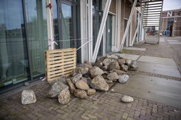 Vissers leggen stenen voor hoofdkantoor Greenpeace