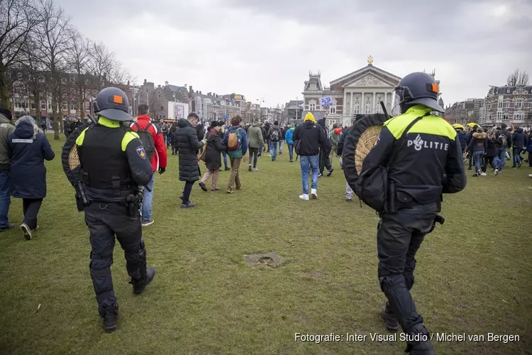 ME grijpt in bij demonstratie Museumplein Amsterdam