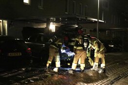 Auto van anderhalve ton in brand