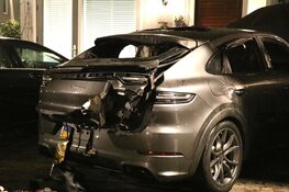 Auto van anderhalve ton in brand