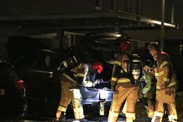 Auto van anderhalve ton in brand