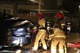 Auto van anderhalve ton in brand
