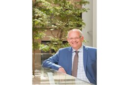 Topambtenaar Erik Gerritsen maakt carrière-move!