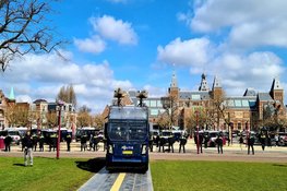 Honderden demonstranten in gebied Museumplein, politie grijpt in
