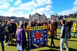 Honderden demonstranten in gebied Museumplein, politie grijpt in