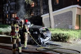 Auto door brand verwoest in Nieuw-West