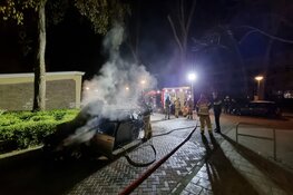 Auto door brand verwoest in Nieuw-West