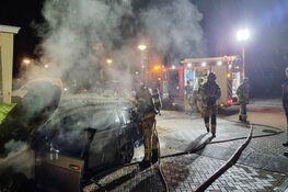Auto door brand verwoest in Nieuw-West