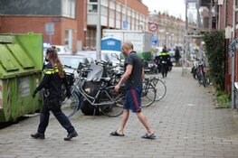 Gewonde bij geweldsincident in Amsterdam-West, politie valt woning binnen