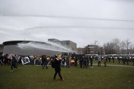 Opnieuw veel "koffiedrinkers" op Museumplein. Ontruiming inmiddels begonnen