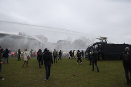 Opnieuw veel "koffiedrinkers" op Museumplein. Ontruiming inmiddels begonnen