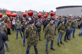 Opnieuw veel "koffiedrinkers" op Museumplein. Ontruiming inmiddels begonnen