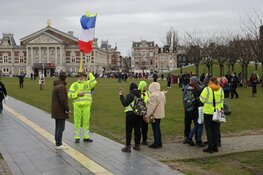 Opnieuw veel "koffiedrinkers" op Museumplein. Ontruiming inmiddels begonnen