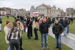 Opnieuw veel "koffiedrinkers" op Museumplein. Ontruiming inmiddels begonnen