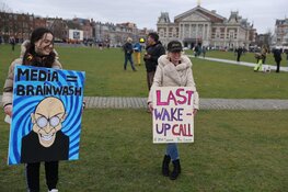 Opnieuw veel "koffiedrinkers" op Museumplein. Ontruiming inmiddels begonnen