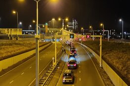 Steekpartij in taxi in IJtunnel leidt tot chaos