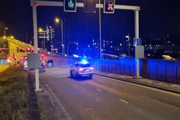 Steekpartij in taxi in IJtunnel leidt tot chaos