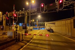 Steekpartij in taxi in IJtunnel leidt tot chaos
