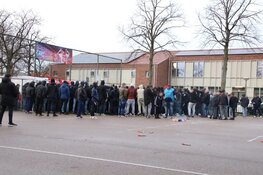 Ajax-supporters eren Abdelhak Nouri op zijn verjaardag