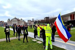 Ook op 1e Paasdag vele "koffiedrinkers" op Museumplein