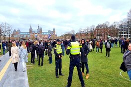 Ook op 1e Paasdag vele "koffiedrinkers" op Museumplein