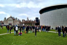 Ook op 1e Paasdag vele "koffiedrinkers" op Museumplein