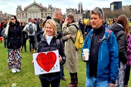 Ook op 1e Paasdag vele "koffiedrinkers" op Museumplein