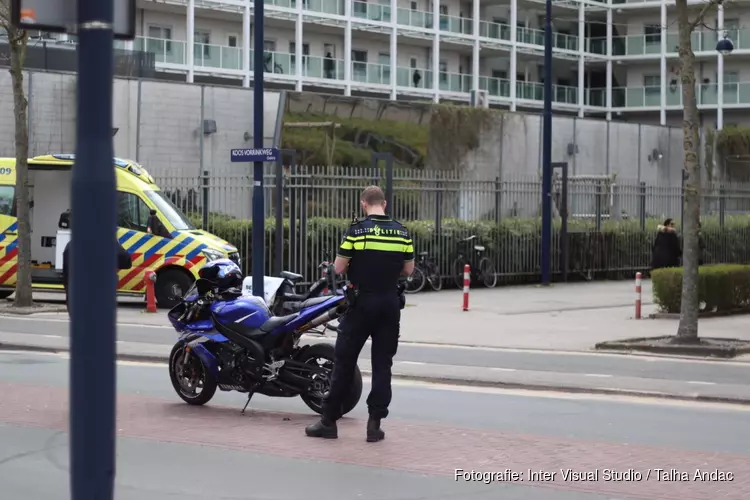 Motorrijder rijdt voetganger aan in Osdorp Zuid