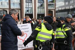 Coronaprotesten op Museumplein en Stadsplein Amstelveen