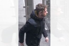 Gezocht: Politie deelt beelden van vernieling GGD-teststraat RAI