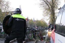 Kraakpand Oudezijds Voorburgwal ontruimd: vier aanhoudingen