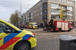 Scootmobiel te water aan Bilderdijkkade